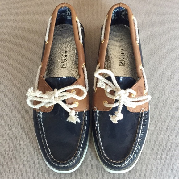 navy sperry boat shoes